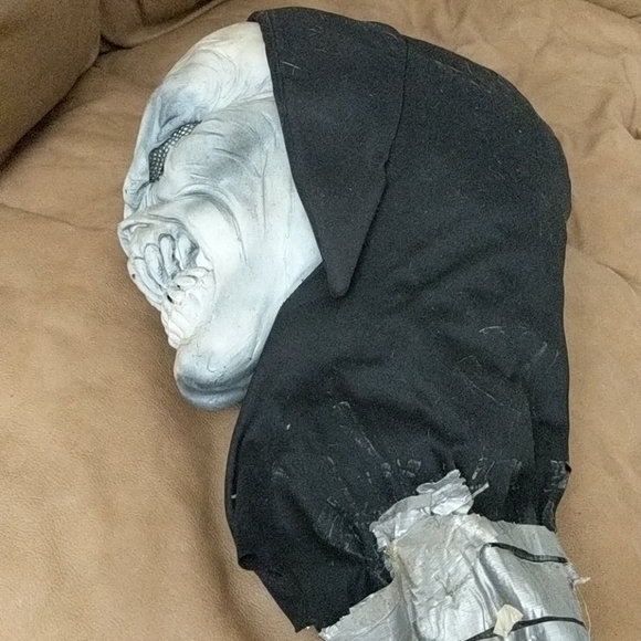 Scary Halloween Mask - Picture 4 of 4